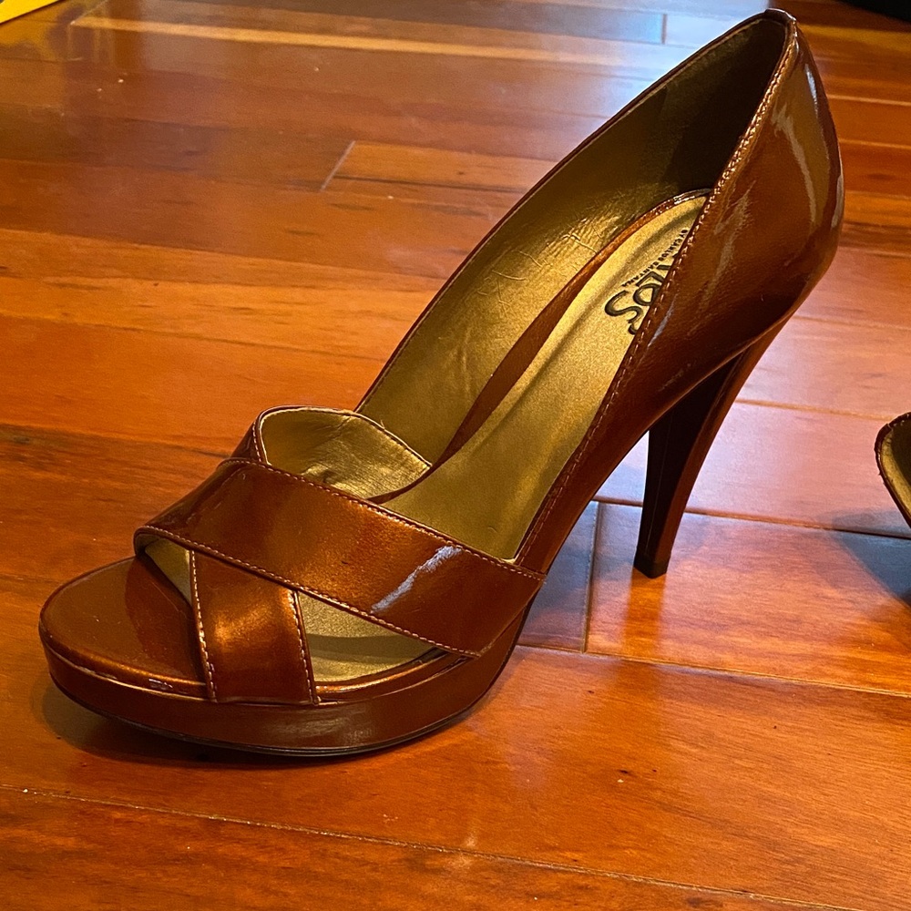 Carlos Santana Peep-Toe Heels - Picture 3 of 4